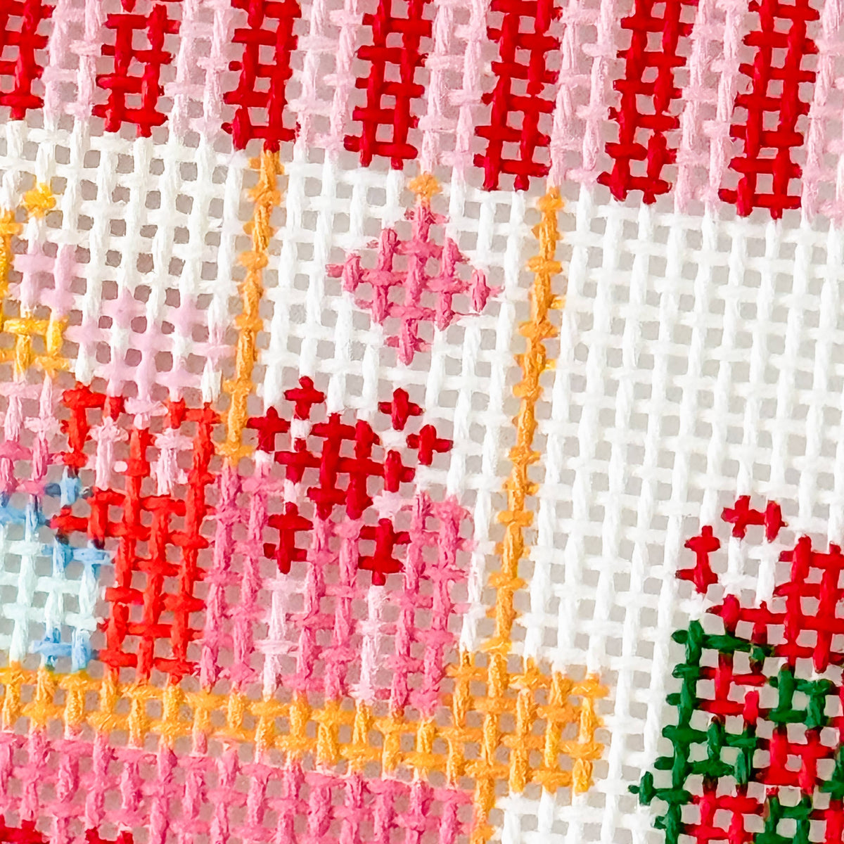 Christmas Trolley Cart Needlepoint Canvas 18 Mesh 4” Design