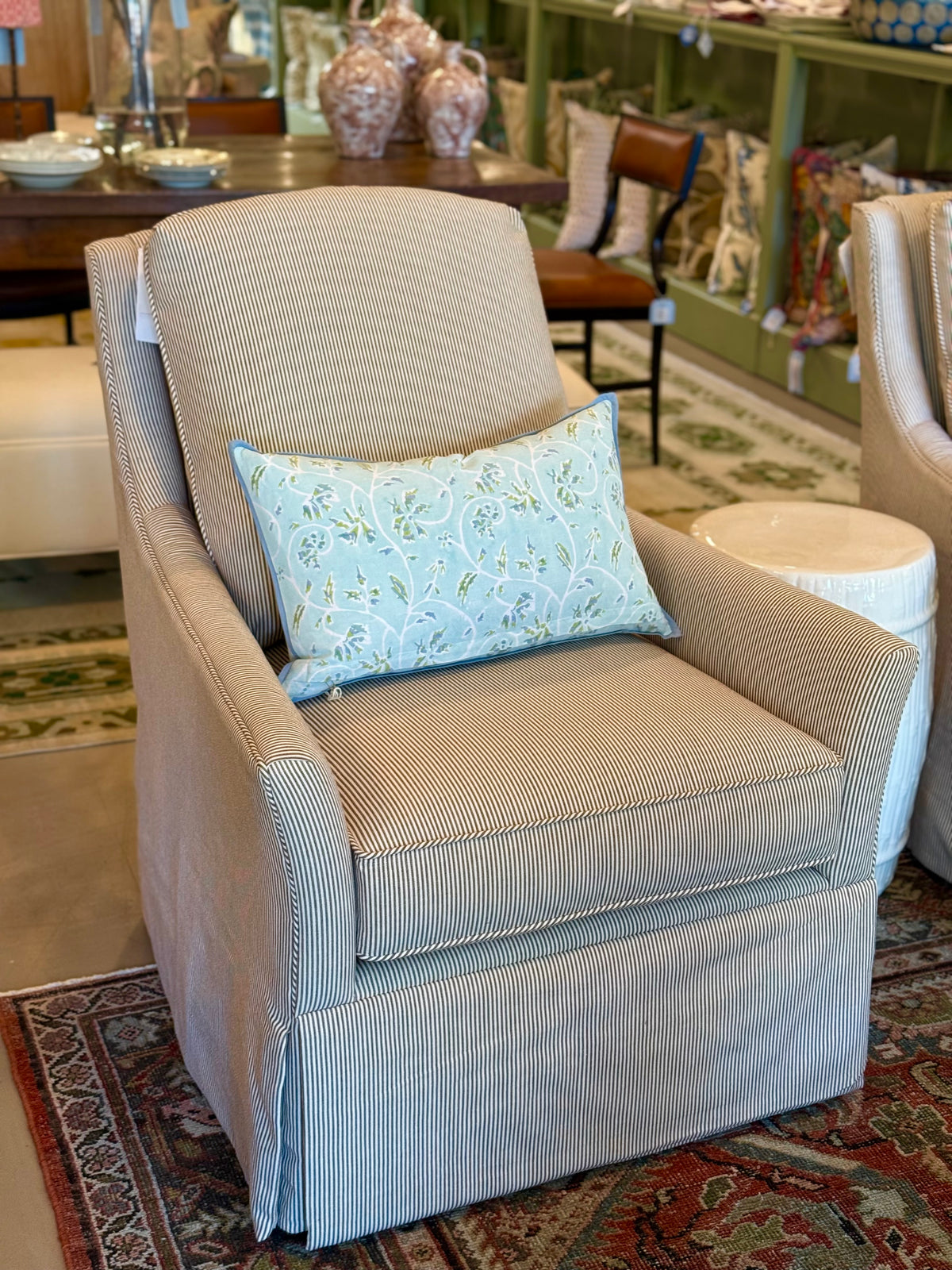 Tori Petite Swivel Chair