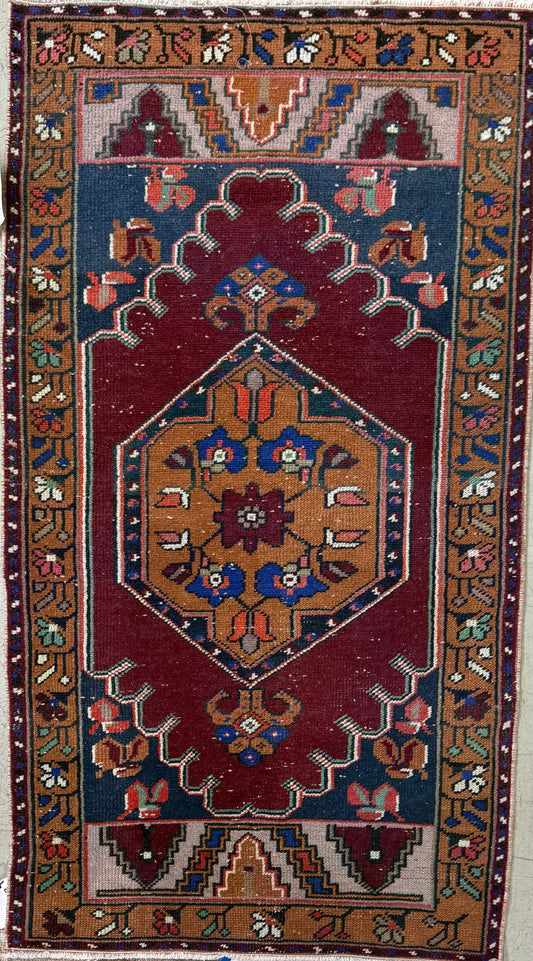 2’5” x 4’3” Vintage Turkish Rug
