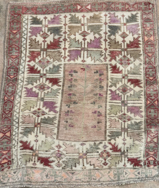 2’5” x 3’1” Vintage Turkish Rug