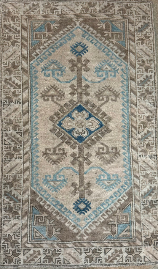 2’4” x 4’ Vintage Turkish Rug