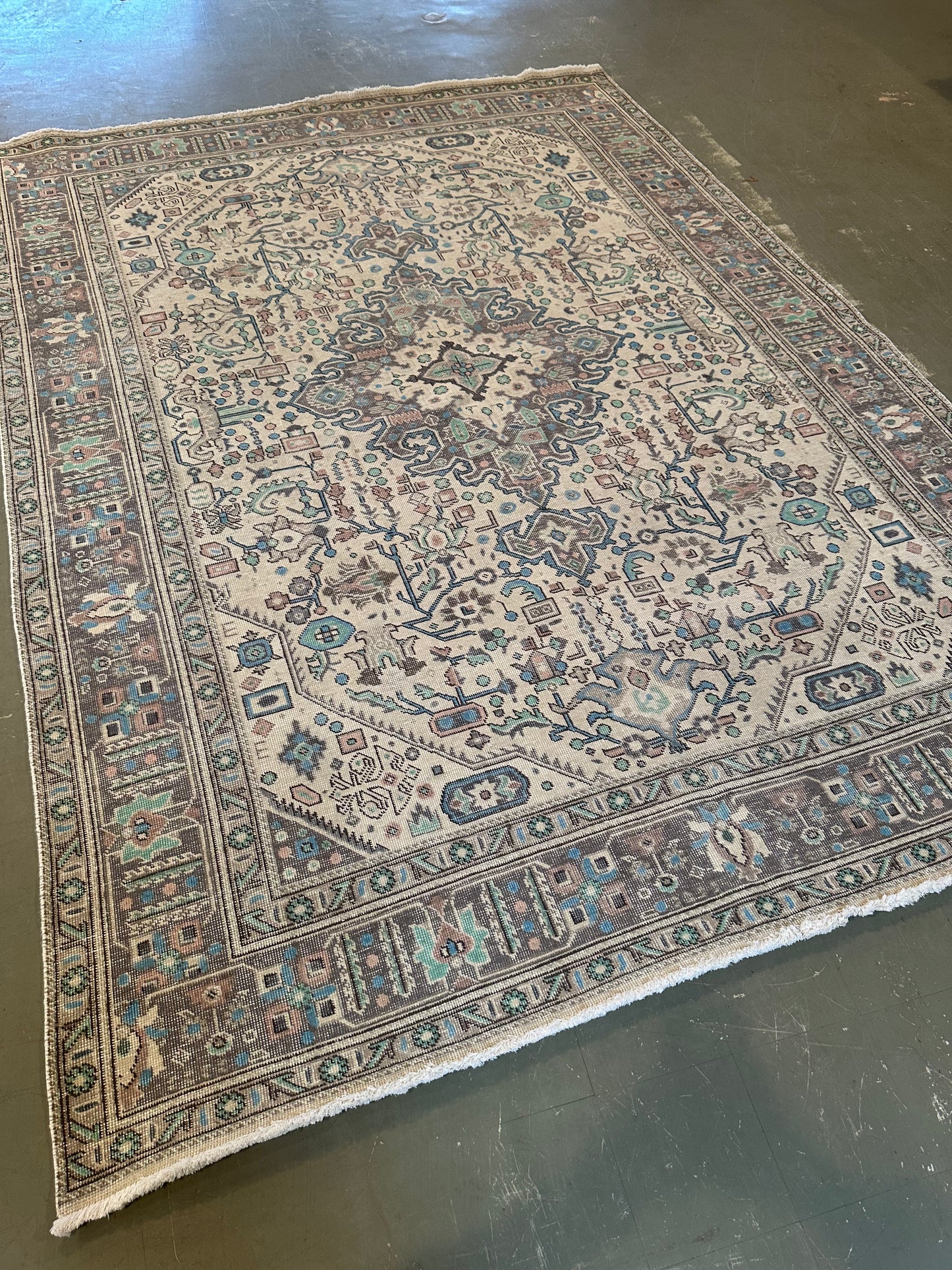 Rug 11'1 x 7'11