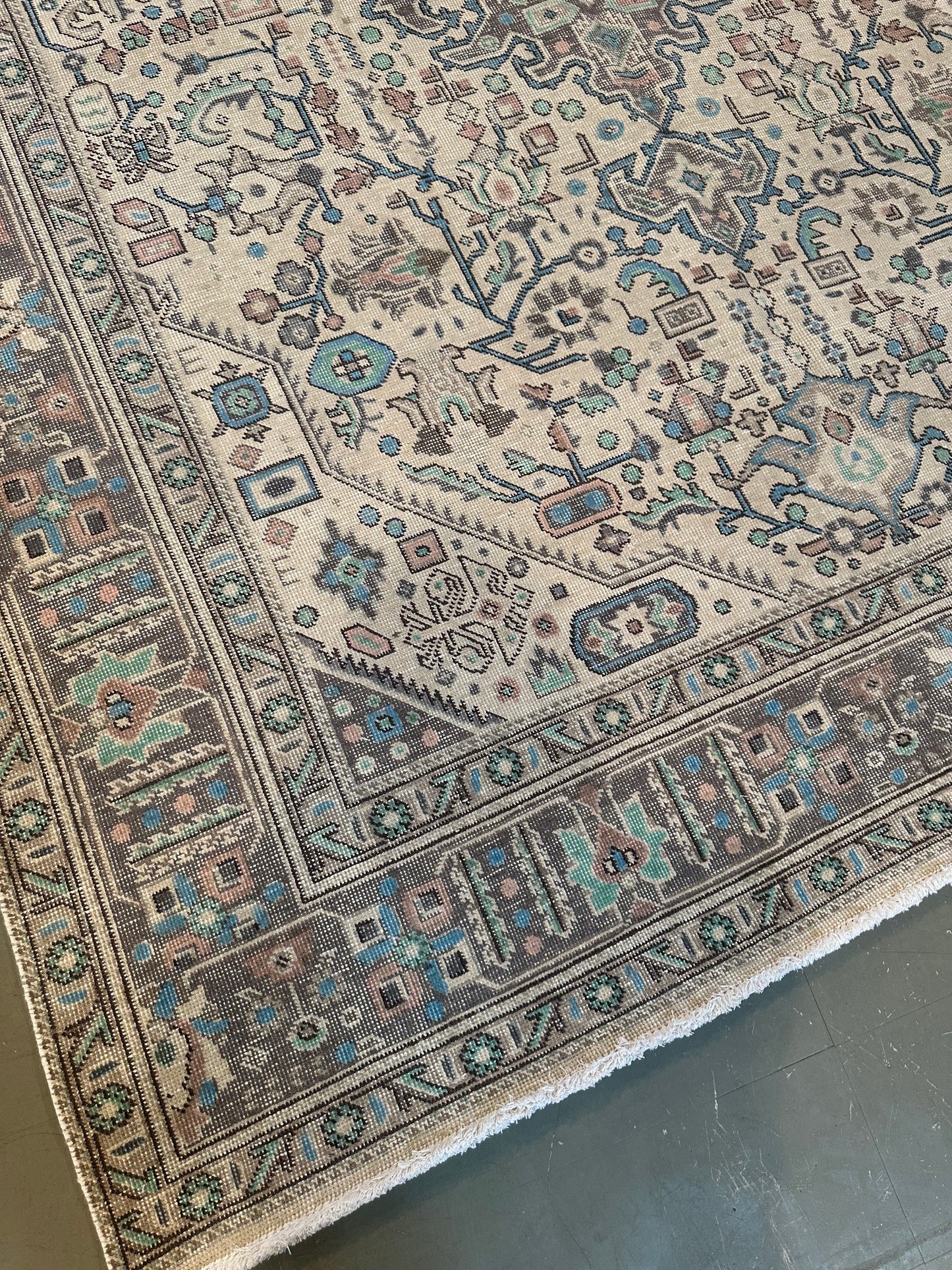 Rug 11'1 x 7'11