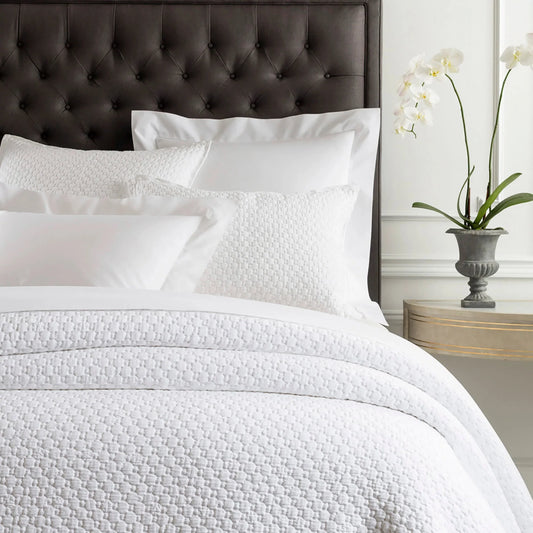 Lodi Matelasse Coverlet | White/Queen